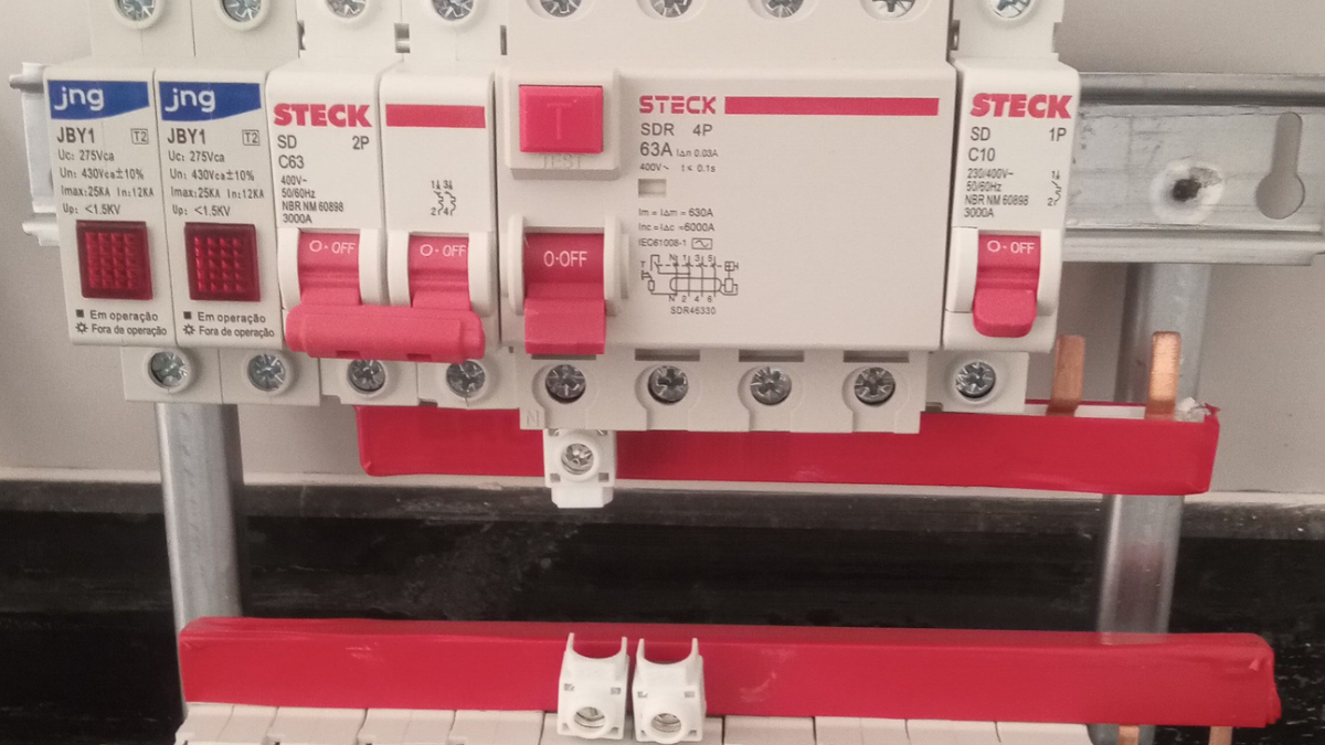 DPS: Como Proteger Equipamentos Contra Surtos Elétricos